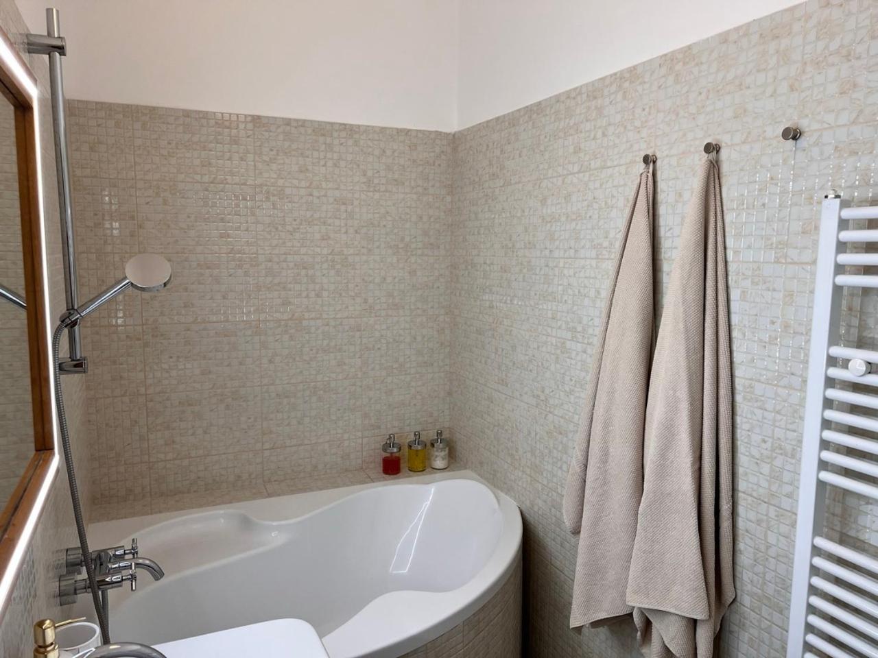 Stylish Flat In City Centre Братислава Екстериор снимка