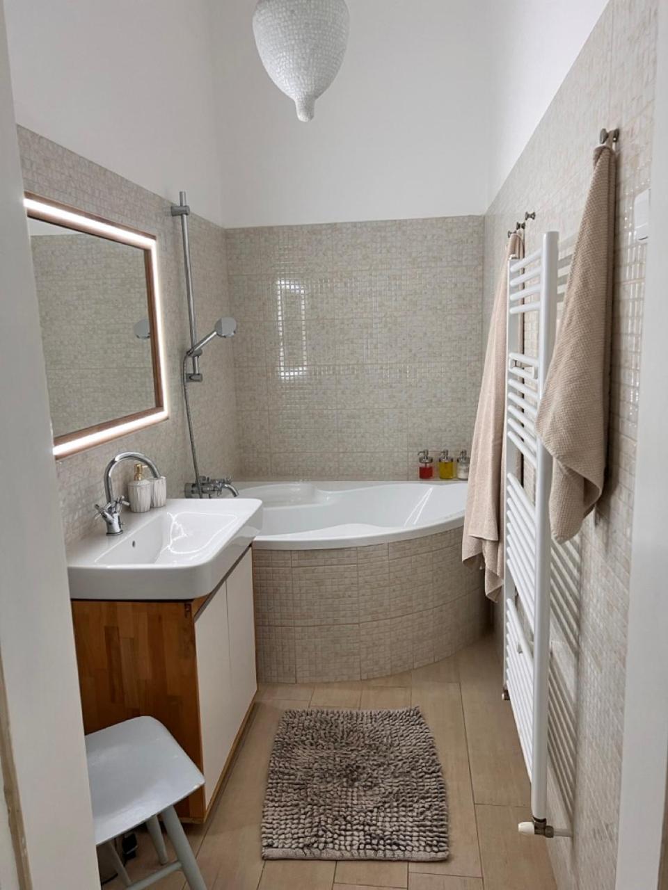 Stylish Flat In City Centre Братислава Екстериор снимка